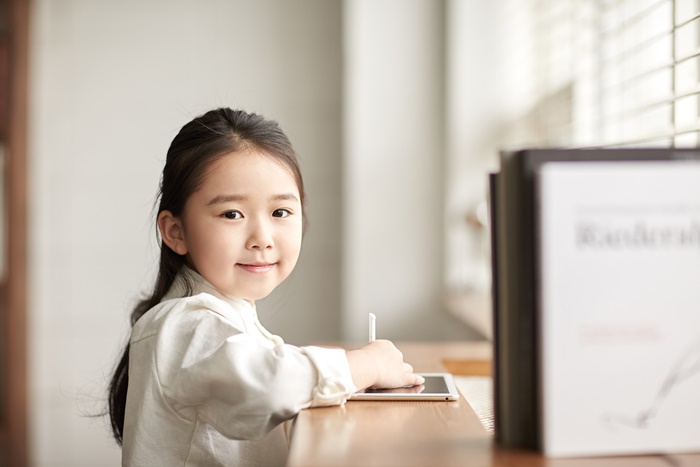 �ڱ��ֵ��н���Ī����2�� �ڰ��� �����